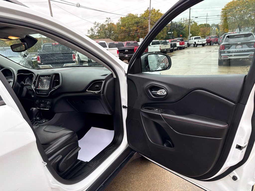 Used 2019 Jeep Cherokee Trailhawk w/ Cold Weather Group AWD/4WD image 40