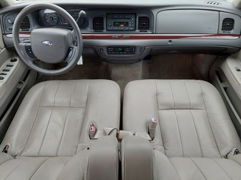 Used 2011 Ford Crown Victoria LX w/ Comfort Appearance Pkg image 3