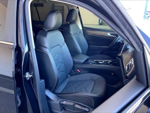 Used 2024 Volkswagen Atlas SE image 9