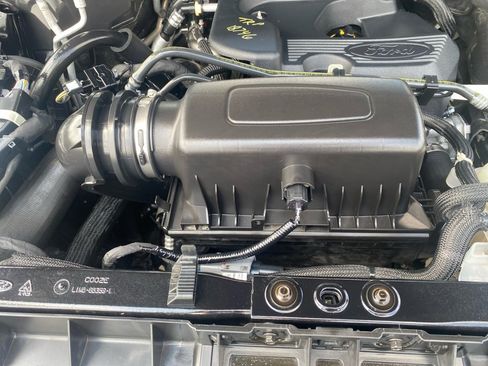 Used 2022 Ford Explorer XLT image 18