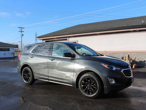 Used 2018 Chevrolet Equinox LT FWD image 2