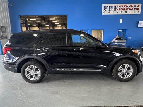 Used 2023 Ford Explorer XLT w/ Equipment Group 202A image 8