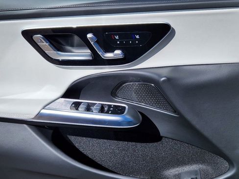 Used 2025 Mercedes-Benz E 450 4MATIC Sedan image 7