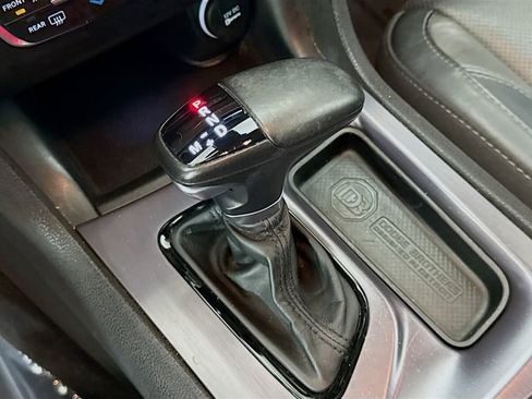 Used 2017 Dodge Charger SXT w/ AWD Premium Group image 17