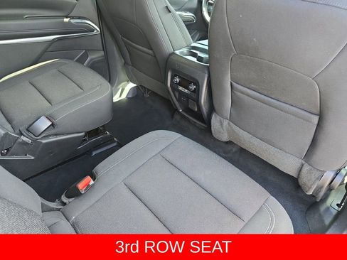 Used 2024 Chevrolet Traverse LT FWD image 12