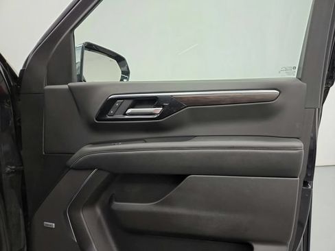 Used 2025 Chevrolet Tahoe Premier RWD image 40