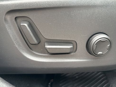 Certified 2023 Volvo XC40 B5 Ultimate w/ Protection Package Premier image 43