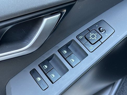 Certified 2025 Kia Niro LX FWD image 12