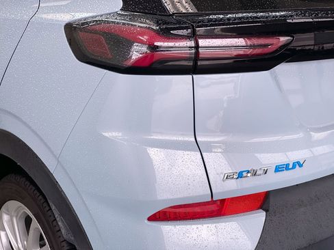 Used 2022 Chevrolet Bolt EUV LT image 9