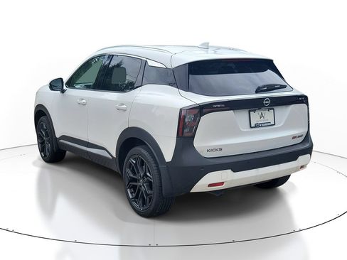 Used 2025 Nissan Kicks SR AWD/4WD image 3