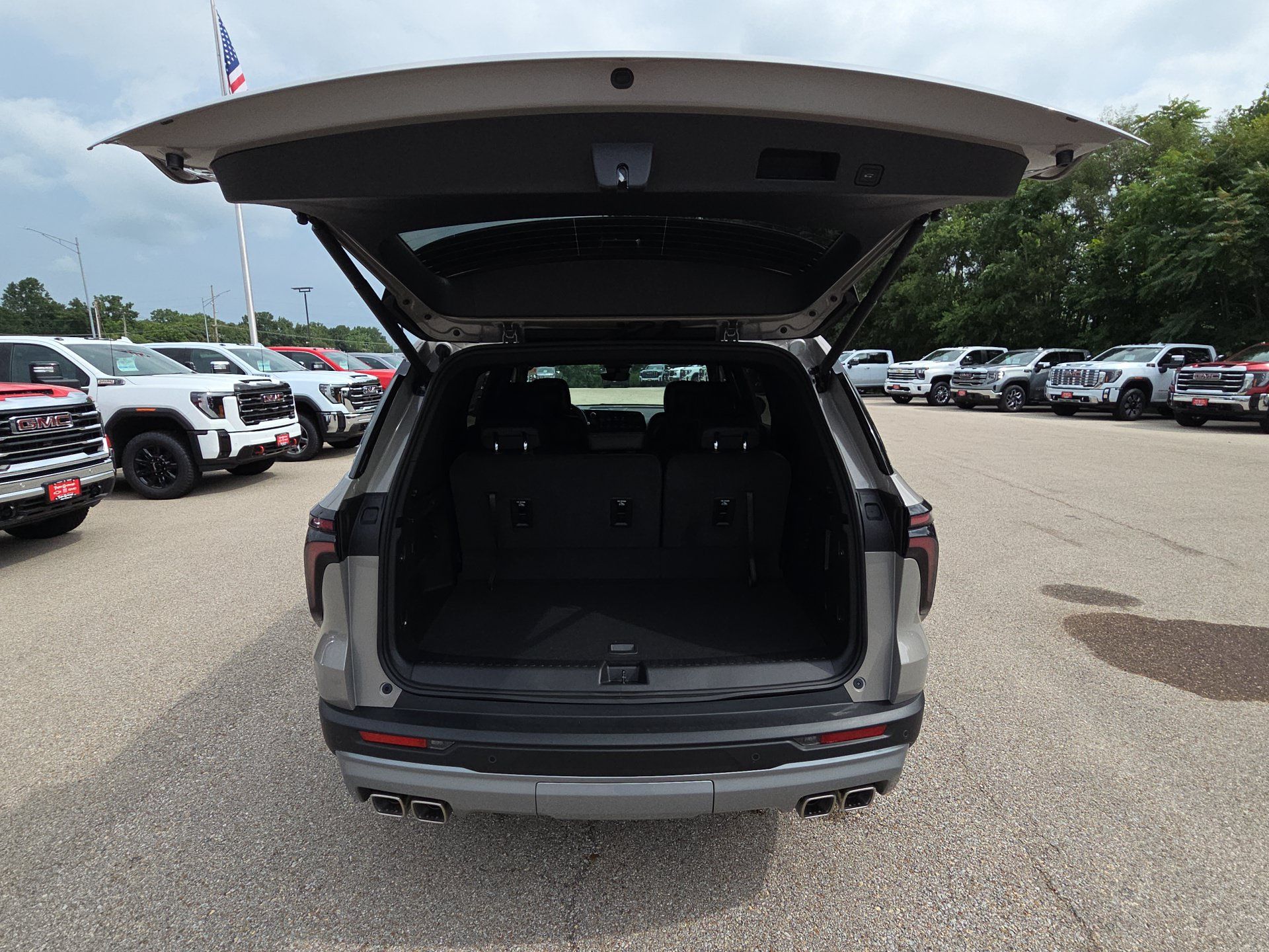 New 2026 Chevrolet Traverse Z71 w/ Enhanced Driving Package AWD/4WD image 33