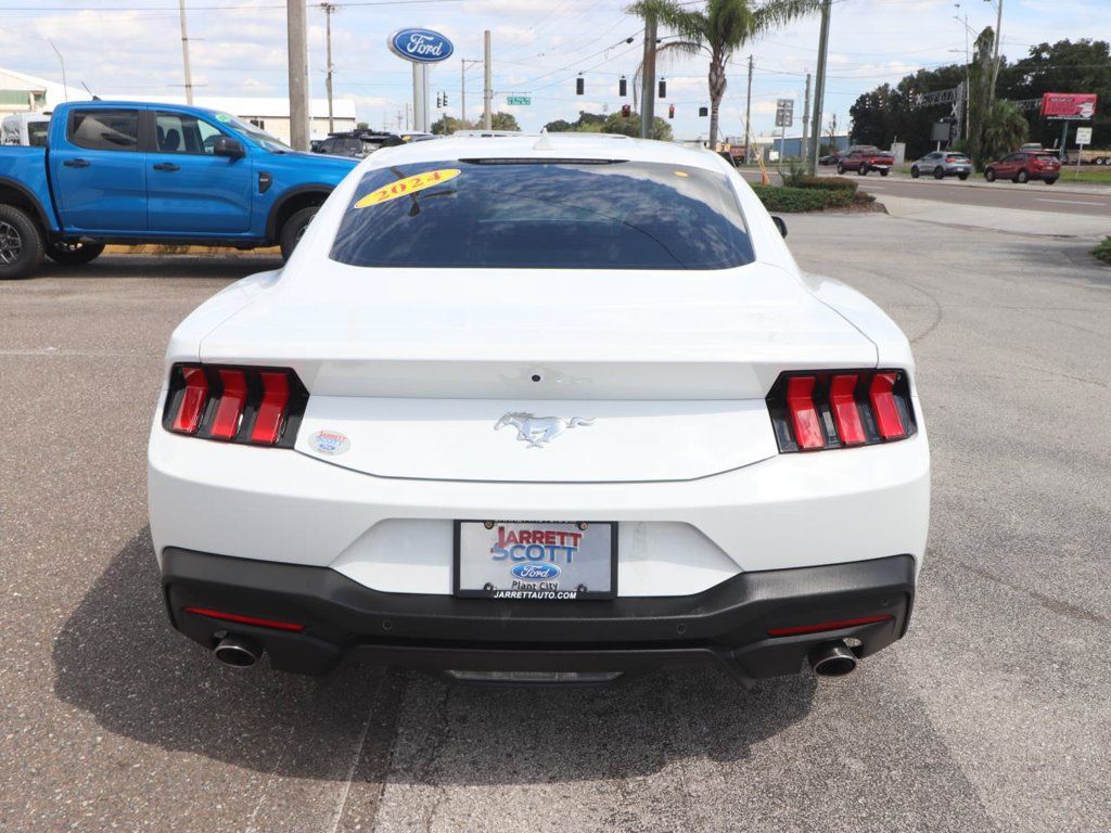 Used 2024 Ford Mustang Coupe RWD image 10