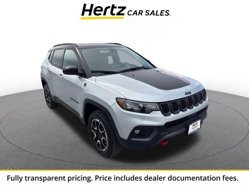 Used 2025 Jeep Compass Trailhawk AWD/4WD image 1