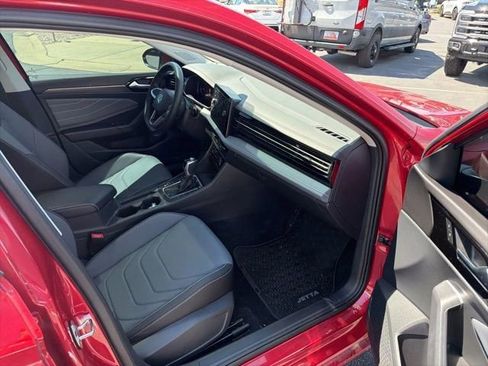 Used 2025 Volkswagen Jetta SEL FWD image 28