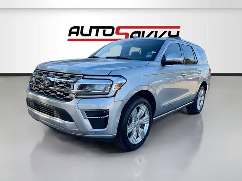 Used 2024 Ford Expedition Platinum image 3