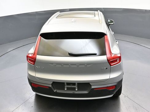 Certified 2025 Volvo XC40 B5 Core image 47