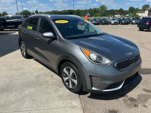 Used 2017 Kia Niro LX FWD image 3