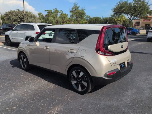 Used 2020 Kia Soul EX w/ Option Group 015 FWD image 5