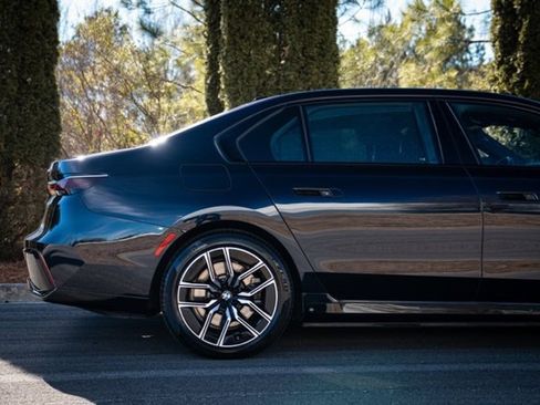 Used 2023 BMW i7 xDrive60 w/ Executive Package 2 image 12