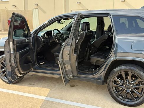 Used 2018 Jeep Grand Cherokee Altitude image 11