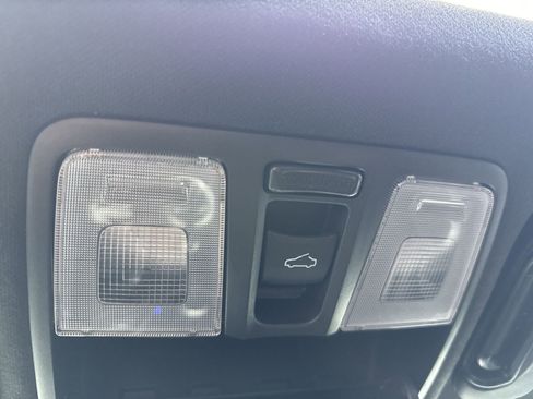 Used 2017 Hyundai Veloster Value Edition image 25