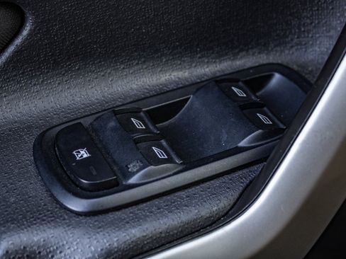 Used 2013 Ford Fiesta SE w/ Moon & Mood Pkg image 35