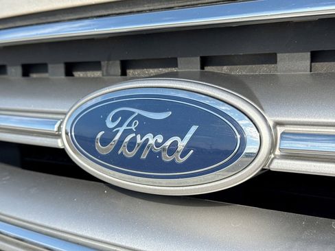 Used 2017 Ford Escape SE w/ Equipment Group 201A FWD image 10