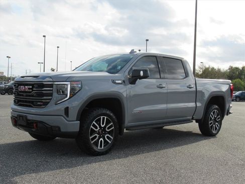 Used 2024 GMC Sierra 1500 AT4 w/ Technology Package image 3
