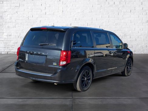 Used 2019 Dodge Grand Caravan SXT image 6