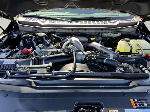 New 2026 Ford F250 Lariat w/ Lariat Premium Package image 9