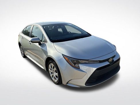 Used 2025 Toyota Corolla LE FWD image 3