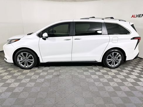 Used 2024 Toyota Sienna Platinum image 6