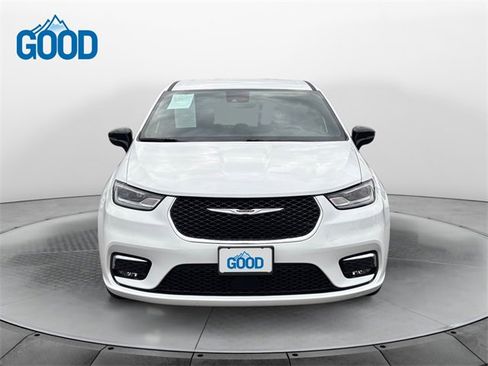 Used 2024 Chrysler Pacifica Touring image 8