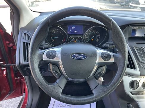 Used 2013 Ford Focus SE w/ SE Winter Pkg image 14