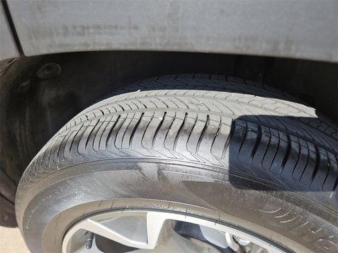 Used 2025 Chevrolet Trax LT w/ LT Convenience Package image 29