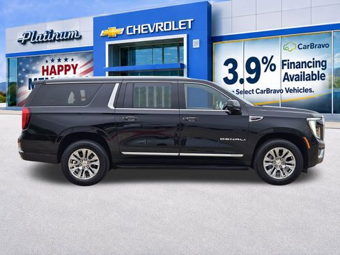 Used 2025 GMC Yukon XL Denali RWD image 7