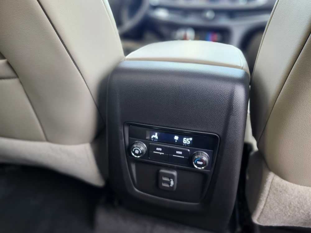 Used 2020 Buick Enclave Essence AWD/4WD image 15