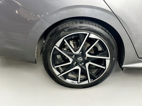 Used 2025 Nissan Sentra SR FWD image 11