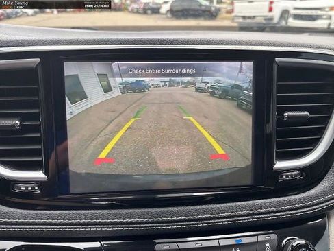 Used 2023 Chrysler Pacifica Limited FWD image 27