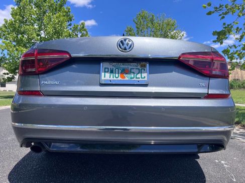 Used 2019 Volkswagen Passat 2.0T SE R-Line FWD image 9