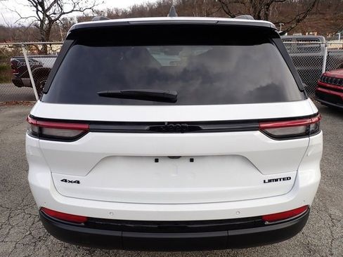 New 2025 Jeep Grand Cherokee Limited w/ Black Appearance Package image 4