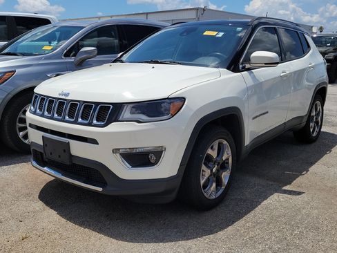 Used 2018 Jeep Compass Limited w/ Navigation Group AWD/4WD image 3