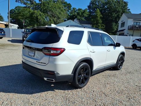Used 2025 Honda Pilot Black Edition image 9