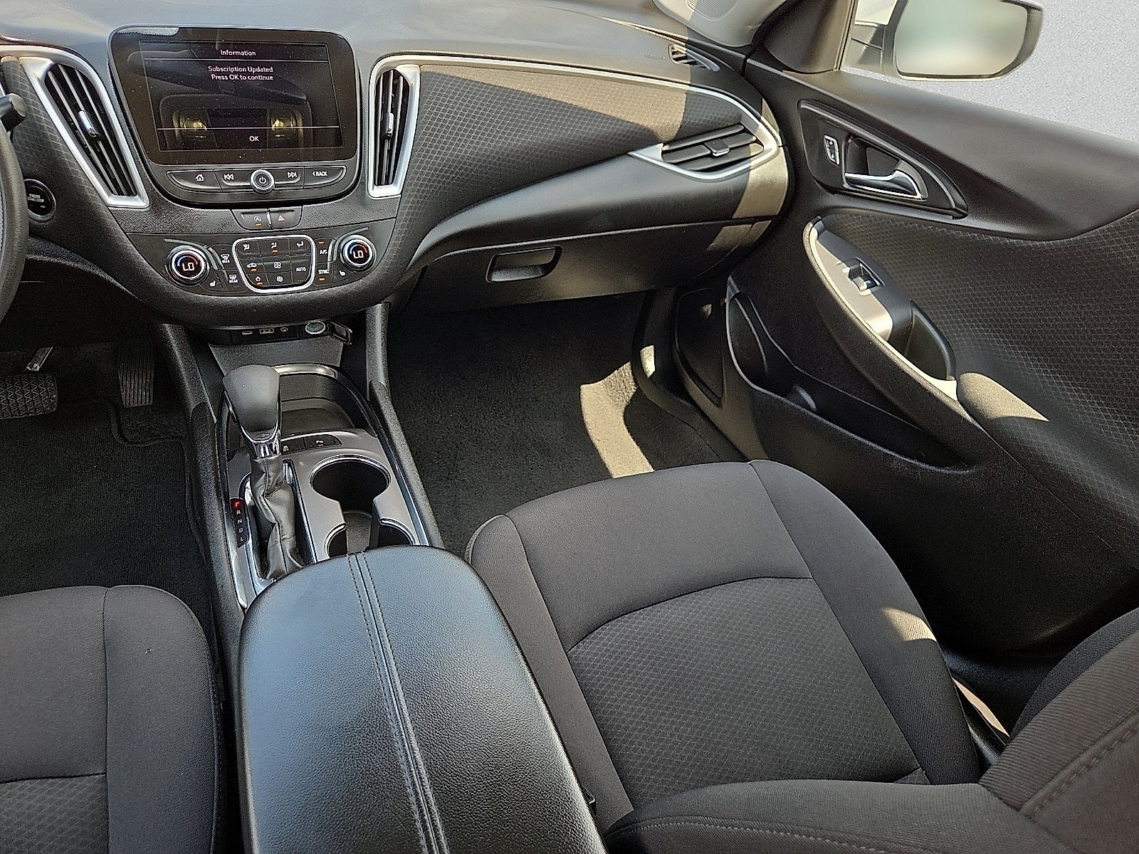 Certified 2025 Chevrolet Malibu LT FWD image 12