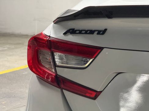 Used 2018 Honda Accord Sport image 10