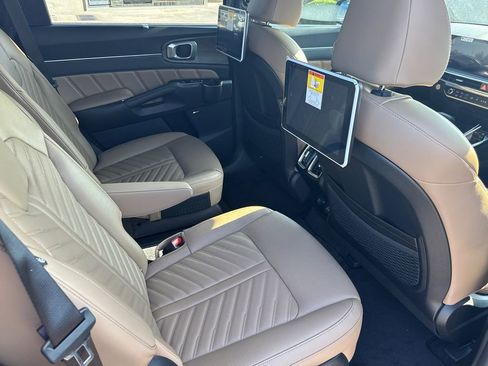 Certified 2025 Kia Sorento SX Prestige w/ Olive Brown Leather Package AWD/4WD image 15