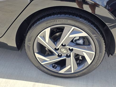 Certified 2025 Hyundai Elantra Sport FWD image 10