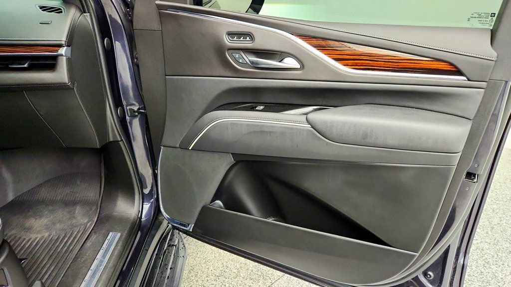 Used 2022 Cadillac Escalade Premium Luxury RWD image 28