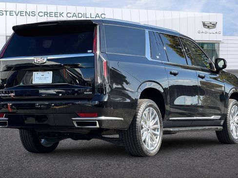 Used 2023 Cadillac Escalade ESV Premium Luxury image 3