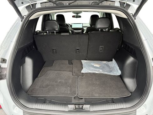 Used 2025 Ford Escape SE image 17